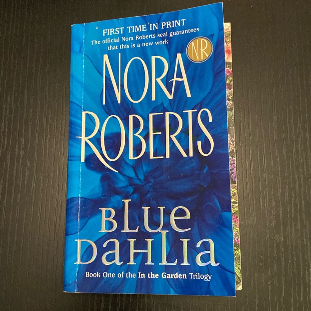 Nora Robert’s - Blue Dahlia